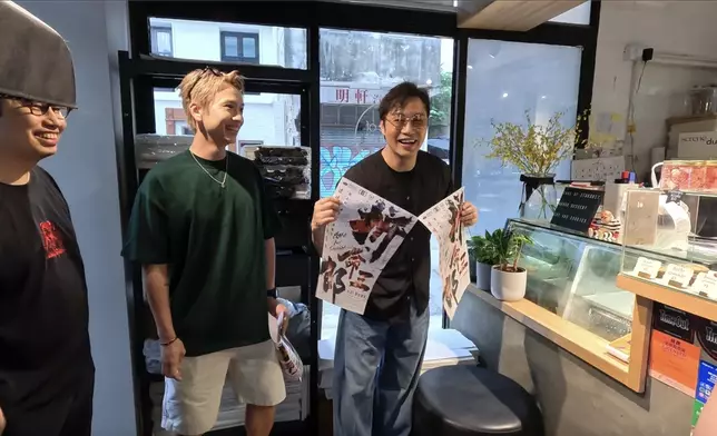 走訪不同地區小店宣傳電影和貼海報。