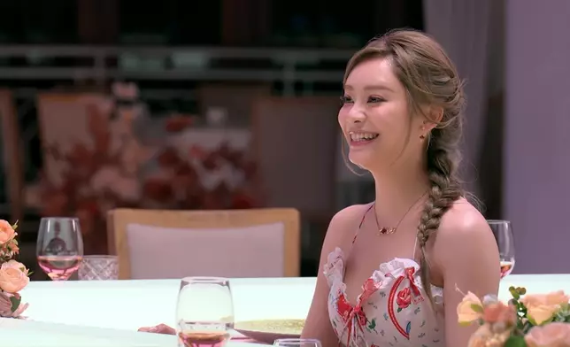 睇嚟Sophie對佢觀感都唔錯。