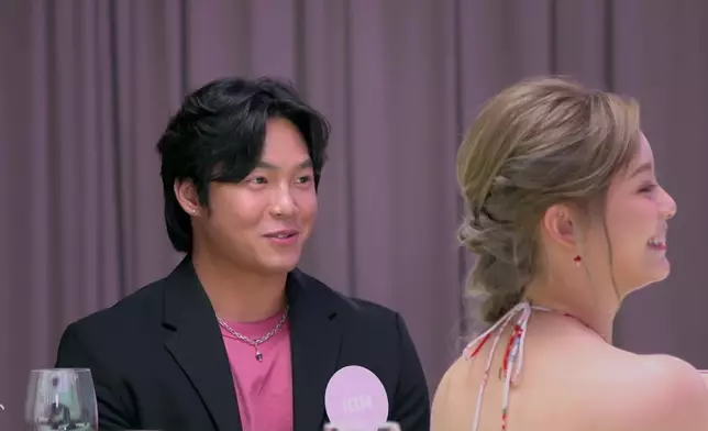 眼神代表住三位「求愛勇者」嘅心理狀況，歡迎自行分析。