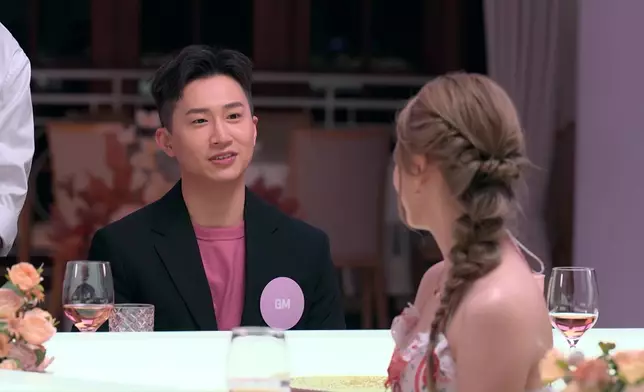 眼神代表住三位「求愛勇者」嘅心理狀況，歡迎自行分析。