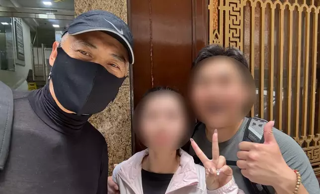 遇到粉絲要求合照，幾乎都是有求必應。