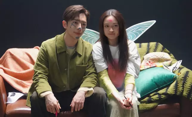 一秒切換「熱戀安」vs「失戀安」。