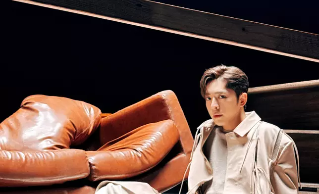 Edan一直偏好聽慘情歌。