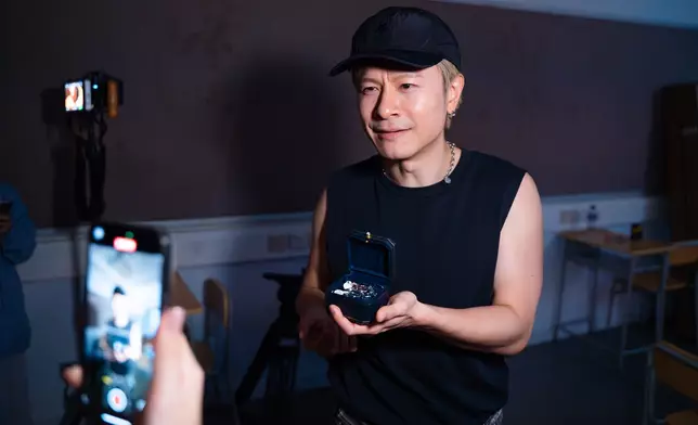 安仔雖然沒有在MV露面，但親到現場探班。