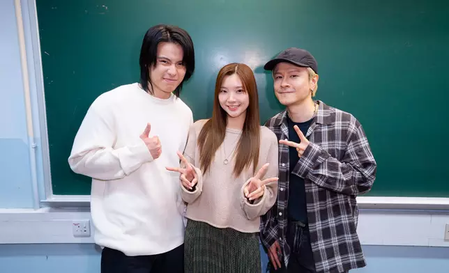 安仔最近推出冧滋滋情歌《額頭有字》，MV由新演員李琛瑜和女團Lolly Talk成員阿蛋擔任男女主角。