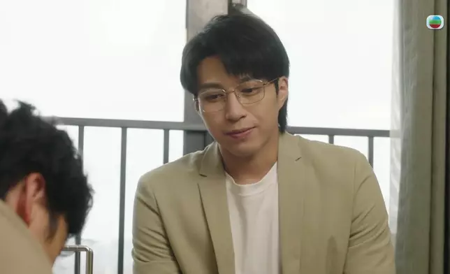 阿賢集勁多優點於一身，被譽為「屈機人格」。