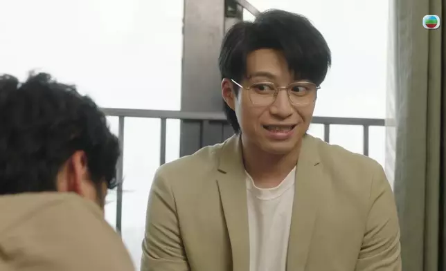 阿賢集勁多優點於一身，被譽為「屈機人格」。