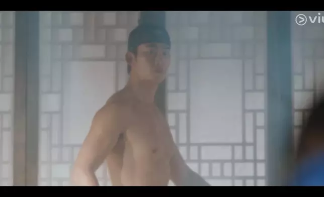 玉澤演大晒傲人身材。