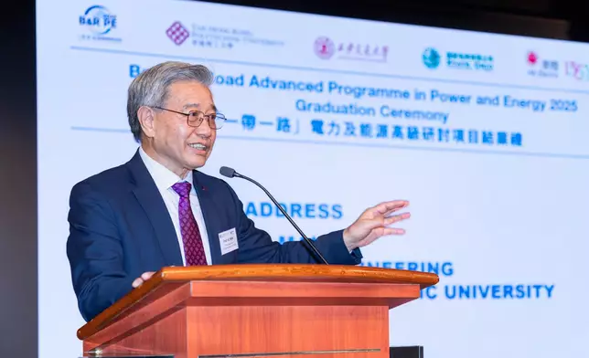 理大工程學院院長文効忠在結業禮上致歡迎辭。