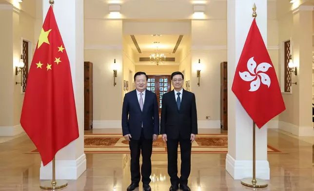 夏寶龍與李家超合照。港澳辦圖片