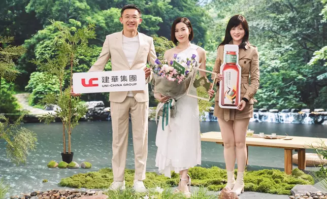 佘詩曼、建華集團主席凌偉業先生與執行董事兼集團首席營銷及數碼官龍文慧女士