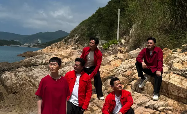 男子組合Hey Brother由李思捷、黃智賢、麥長青、曹永廉及唐文龍組成。