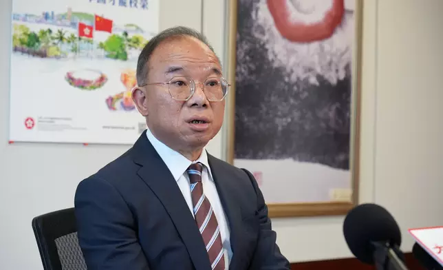 曾國衞說，政制及內地事務局維護國安的主要工作，包括不斷改進公共選舉，必須在完善選舉制度後，全面貫徹落實「愛國者治港」。 （巴士的報記者攝）