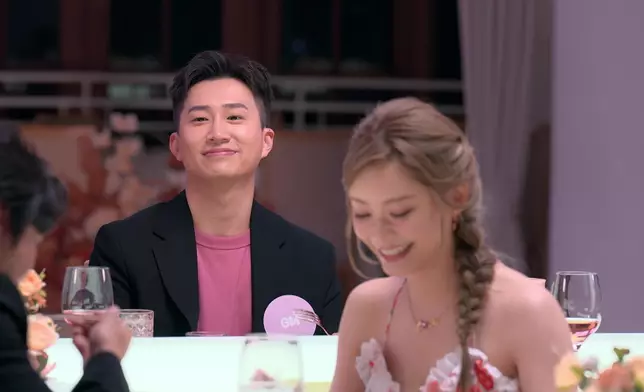 掛住周圍宣戰辣火頭嘅GM，連嘴都唔記得抹。