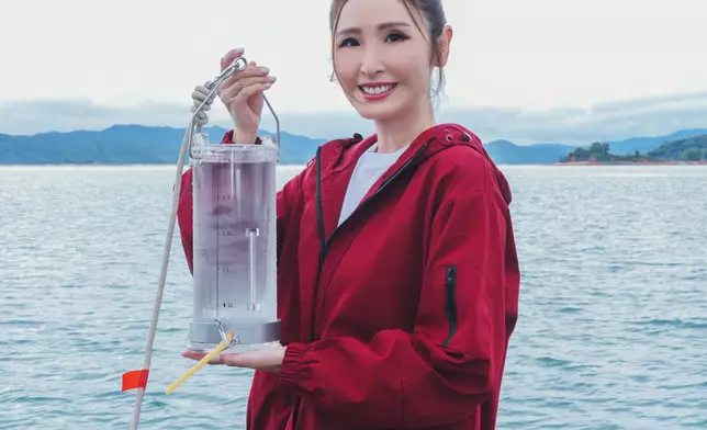 陳貝兒視農夫山泉為「長途伴侶」。