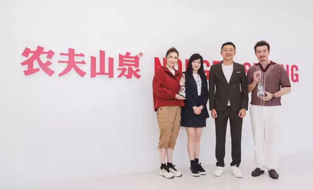 陳豪與陳貝兒表示首次與農夫山泉合作相當高興。