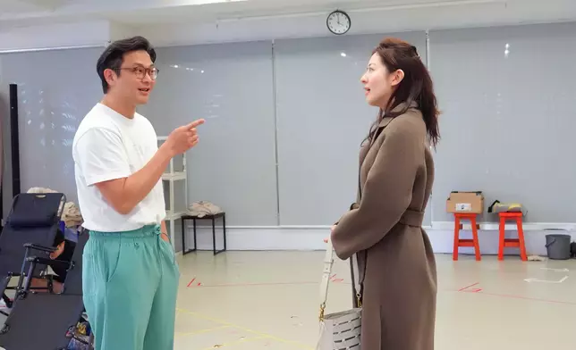 6號現場獻聲。