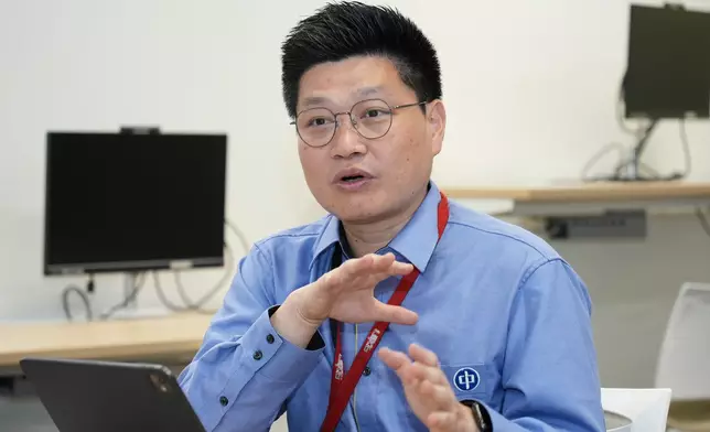 Jason說，學員在首兩年在不同部門工作，第三年是按其表現及部門人手而編制指定部門繼續培訓。
