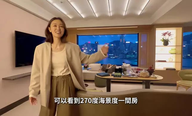 寶兒在短片中記錄了這次快閃Staycation的點滴