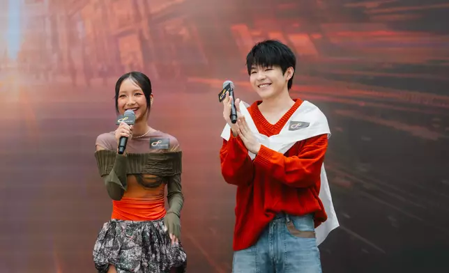 現場首播由Ian及Marf全新演繹的廣告影片及透過AI創作的主題曲《OOTD》。