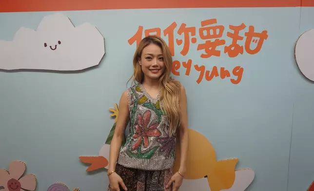 容祖兒為宣傳新歌，出動「糖果車」。