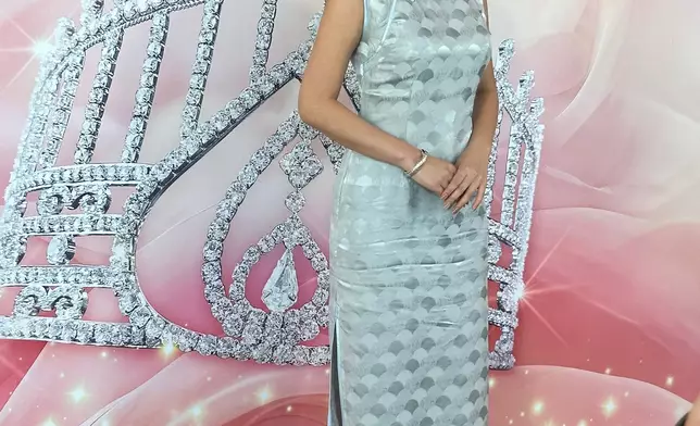 9. 陳曉藍（Gunie 藍藍），23歲，鍾意東方元素所以着旗袍，特登揀藍色裙，令大家記得佢係藍藍！（本網記者攝）