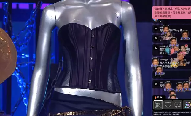 Vera提到一件馬甲幫一位大叔尋回自己。