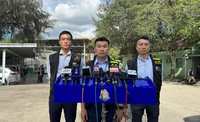 西九龍總區刑事部警司賈錦琳（中）簡報案情。香港警察FB