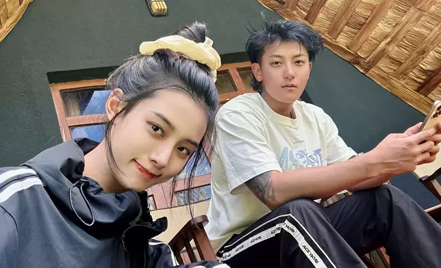 有傳兩人係「奉子成婚」