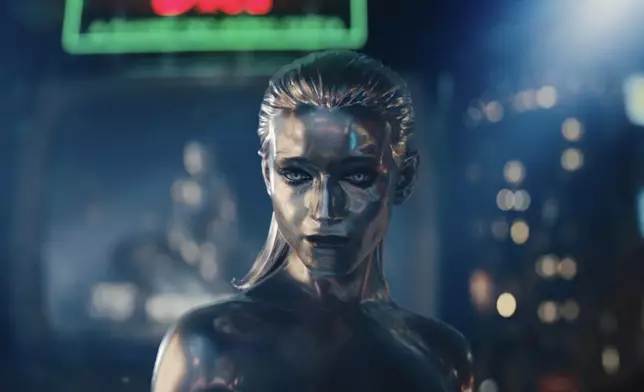 4位英雄力敵侵襲地球的吞星滅族者。