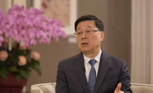 李家超接受「粵港澳媒體灣區行」訪問團視頻專訪時談及在改善民生方面的成績。