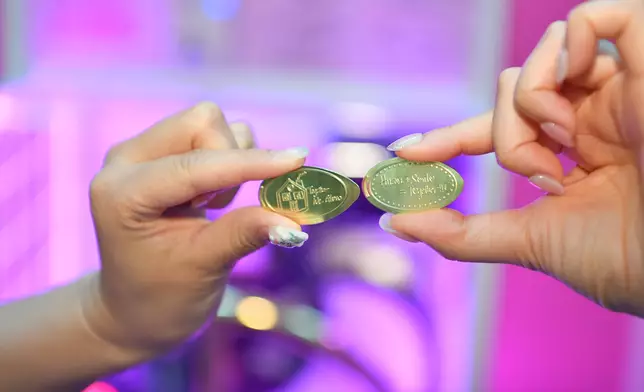 又可即場隨機抽取收藏卡、⁠ 製作紀念⁠⁠鑄幣等。