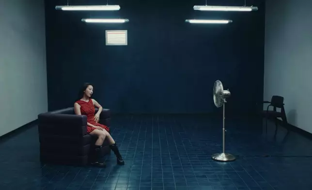 描繪出從有毒、操控性的關係中掙脫的歷程。