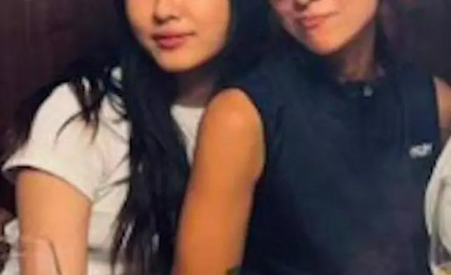 徐濠縈為女兒擔當服裝指導。