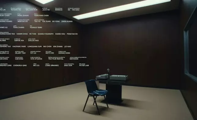 MV片尾的工作人員名單中，亦見到徐濠縈的英文名Hilary Tsui。