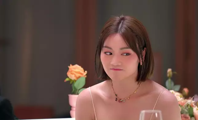 關嘉敏今集繼續表情包放題。