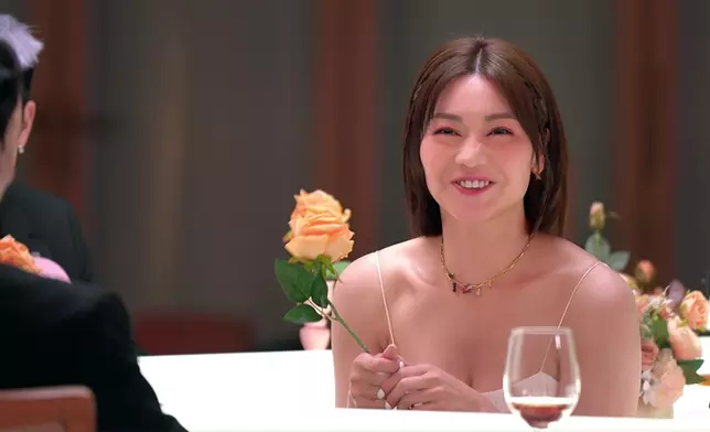 關嘉敏今集繼續表情包放題。