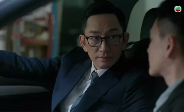 吳啟華今次一舉一動都相當有可疑。