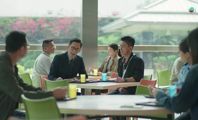 吳啟華今次一舉一動都相當有可疑。