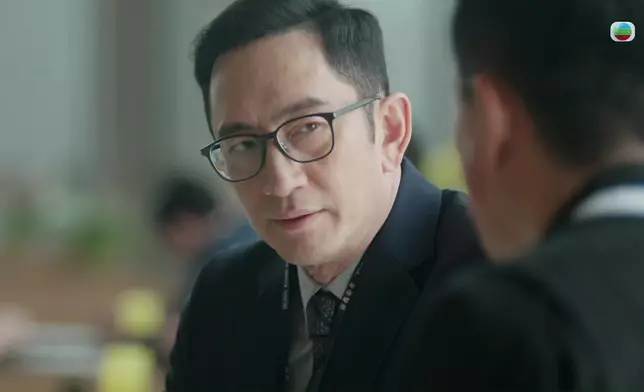 吳啟華今次一舉一動都相當有可疑。