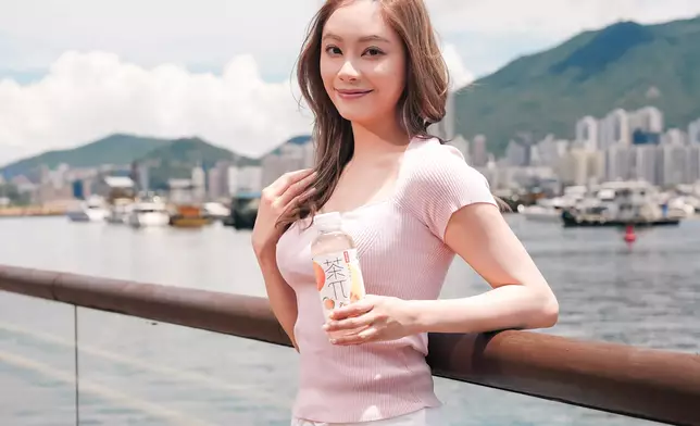 心有靈犀互讚似「蜜桃烏龍茶」 。