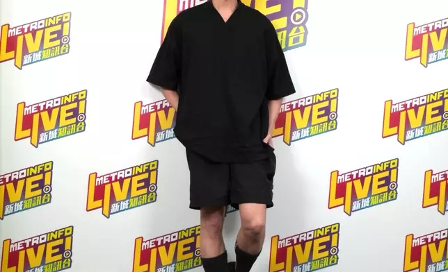 王浩信上內地節目跳舞引網民熱話。