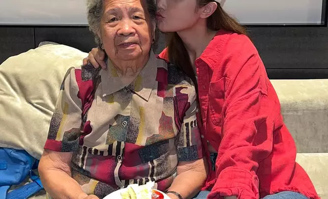 貼出多張生活照