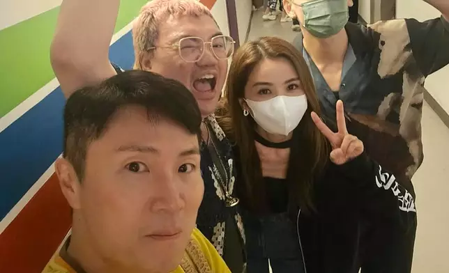 貼出多張生活照