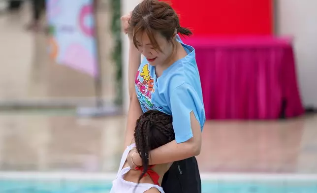 龍婷相當博命玩。