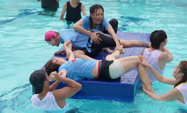 龍婷兩個都搞佢唔掂！