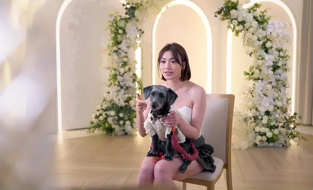 Matthew簡直變咗Two Two攝石。