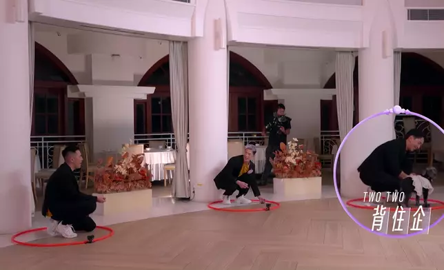 Matthew簡直變咗Two Two攝石。