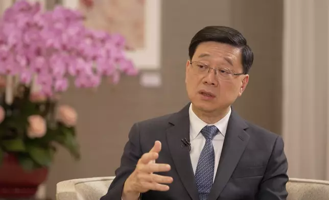 李家超期望香港經濟能保住優㔟。政府新聞處圖片