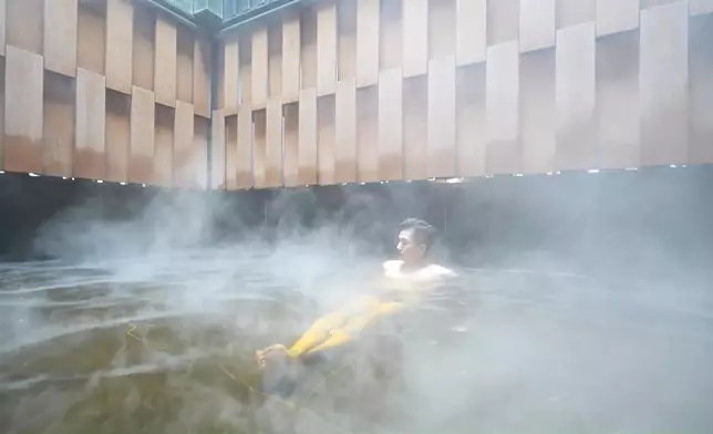 山聰話原來頭嗰十五年去日本，佢係冇浸過溫泉。